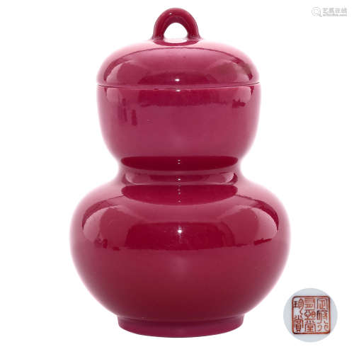 A CHINESE CARMINE GLAZED PORCELAIN JAR WITH COVER