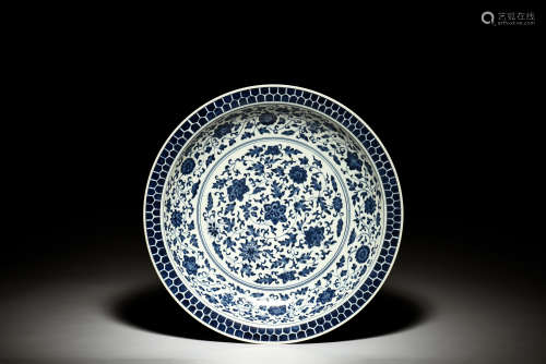 LARGE BLUE AND WHITE 'FLOWERS' CHARGER