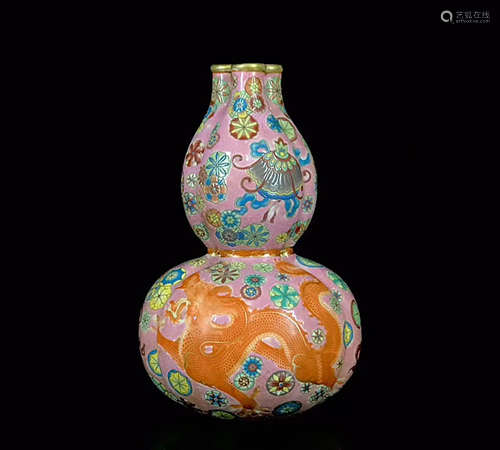 A CHINESE GILD DRAGON PATTERN ENAMEL PORCELAIN GOURD-SHAPED VASE