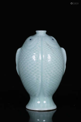 CELADON GLAZED 'DOUBLE FISH' VASE