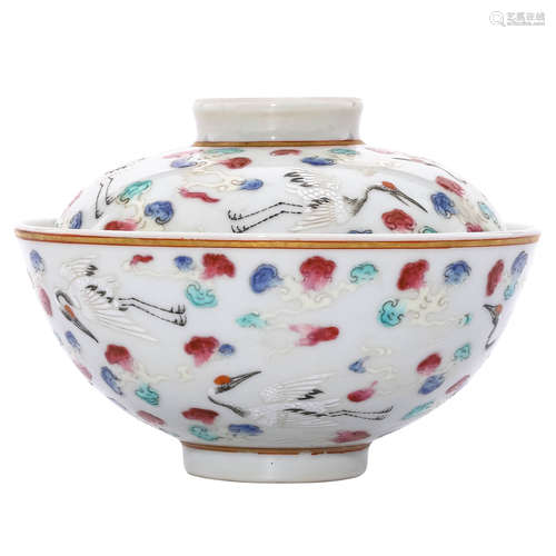 A CHINESE FAMILLE ROSE PORCELAIN BOWL