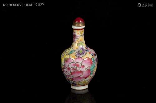 A FAMILLE ROSE 'FLOWER' SNUFF BOTTLE