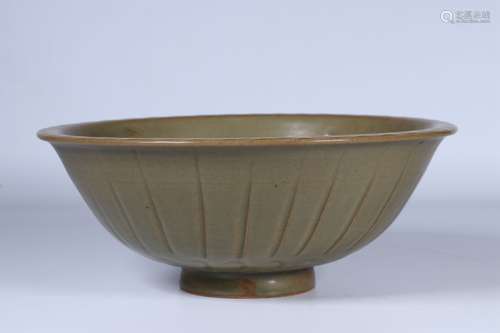 YUE WARE INCISED 'FLOWER PETALS' LARGE BOWL