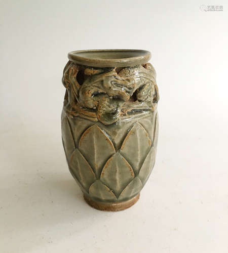 YAOZHOU WARE 'TWIN DRAGONS' CARVED JAR