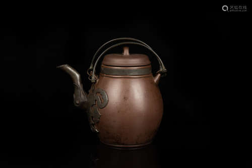 YIXING ZISHA TEAPOT WITH LIFTING HANDLE