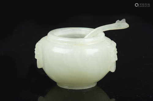 19TH CENTURY JADE OPIUM POT