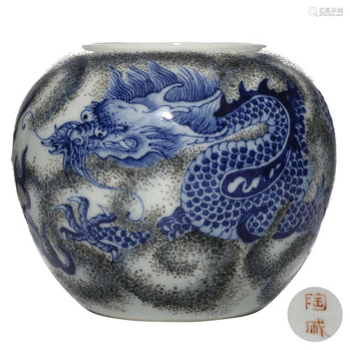 A CHINESE BLUE AND WHITE DRAGON PATTERN PORCELAIN WATER POT