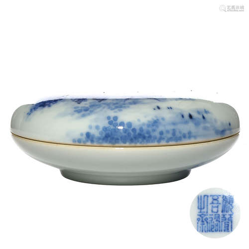 A CHINESE BLUE AND WHITE FLORAL PORCELAIN SEAL BOX