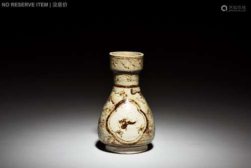 JIZHOU WARE WHITE GLAZED SMALL VASE