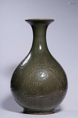 LONGQUAN WARE CARVED 'FLOWERS' VASE