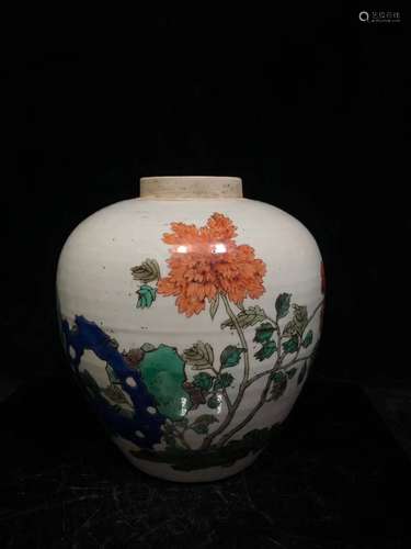 A CHINESE MULTI COLORED FLORAL PORCELAIN JAR