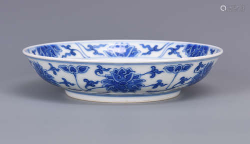 BLUE AND WHITE 'FLOWERS AND VINES' DISH