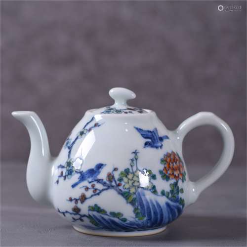 A Chinese Dou-Cai Glazed Porcelain Teapot