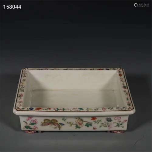A Chinese Famille-Rose Porcelain Flower Pot