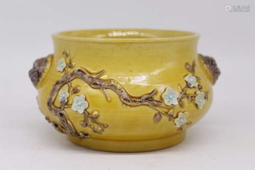 A Chinese San-Cai Glazed Porcelain Brush Washer