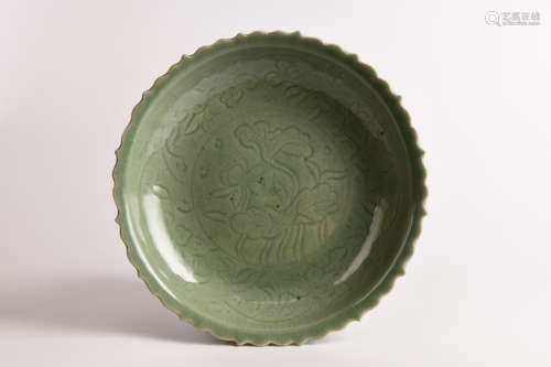 A LONGQUAN CELADON-GLAZED LOBED DISH