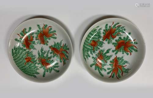 PAIR OF FAMILLE ROSE 'GOLDFISH' PORCELAIN PLATES