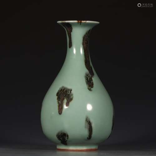 A Chinese Longquan Kiln Porcelain Vase