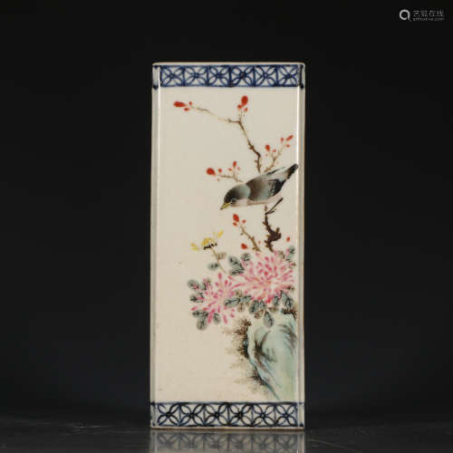 A Chinese Blue and white Famille Rose Porcelain Brush Pot