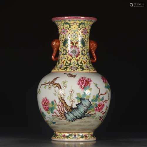 A Chinese Famille Rose Flower&Bird Pattern Porcelain Vase