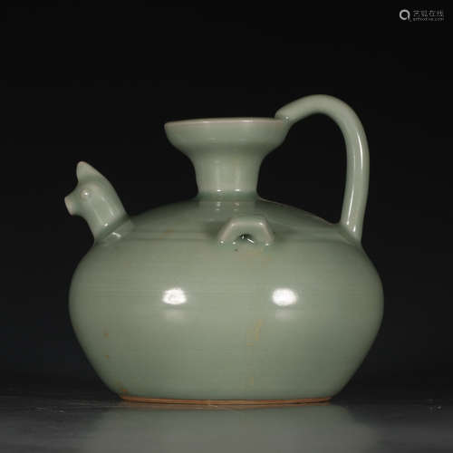 A Chinese Longquan Kiln Cyan Glaze Porcelain Pot