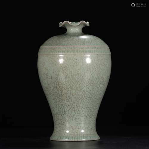 A Chinese Ru Kiln Porcelain Vase