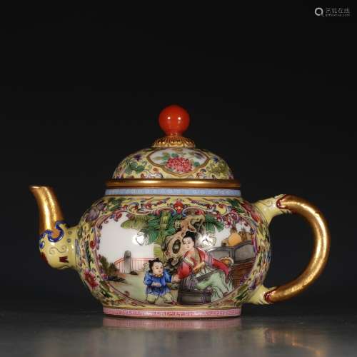 A Chinese Yellow Famille Rose Gild Painted Porcelain Teapot