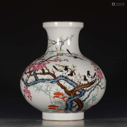 A Chinese Famille Rose Flower&Bird Pattern Porcelain Vase