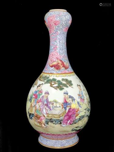 A Chinese Floral Figures Painted Porcelain Garlic Bottle
