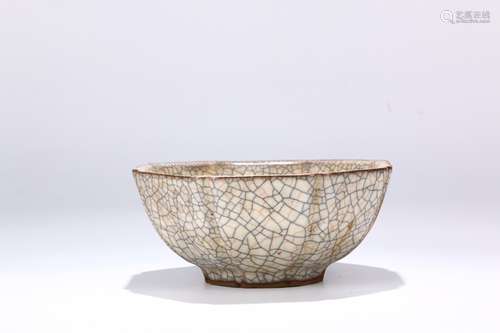 A Chinese Ge Kiln Porcelain Bowl