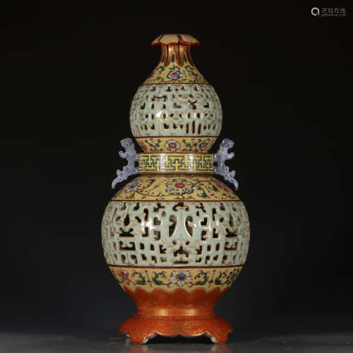 A Chinese Yellow Famille Rose Piercing Porcelain Gourd-shaped Vase