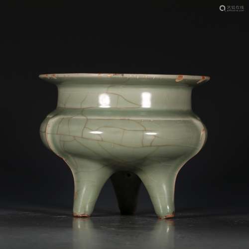 A Chinese Royal Kiln Porcelain Three-legged Censer