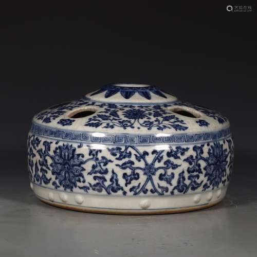 A Chinese Blue and White Floral  Twine Pattern Porcelain Flower Vase