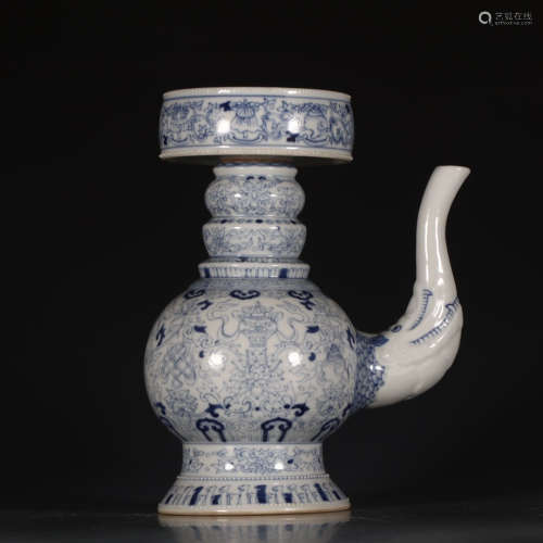 A Chinese Blue and White Floral Porcelain  Pot