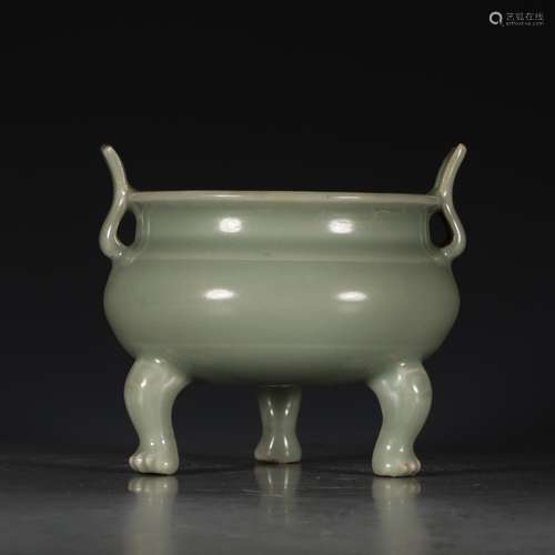 A Chinese Longquan Kiln Porcelain Double Ears Censer