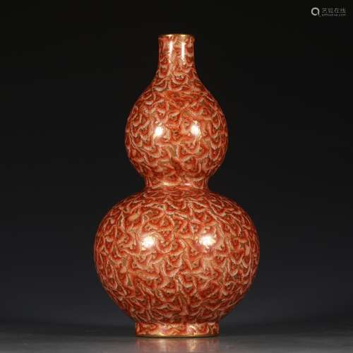 A Chinese Gold Porcelain Gourd-shaped Vase