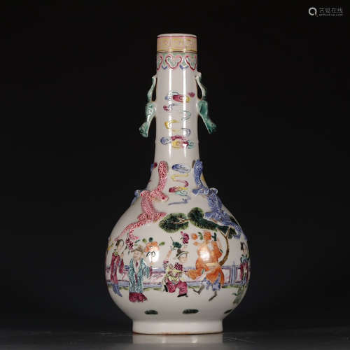 A Chinese Famille Rose Dragon Pattern Porcelain Vase