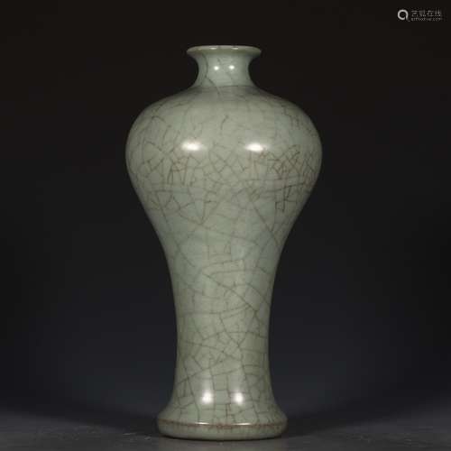 A Chinese Royal KilnCyan Glaze Porcelain Vase