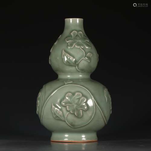 A Chinese Longquan Kiln Carved Porcelain Gourd-shaped Vase