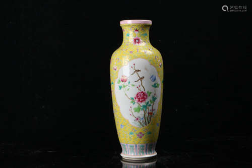 A Chinese Famille Rose Flower&Bird Pattern Porcelain Vase