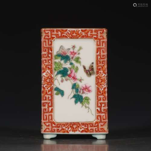 A Chinese coral Dragon Pattern Floral Porcelain Brush Pot