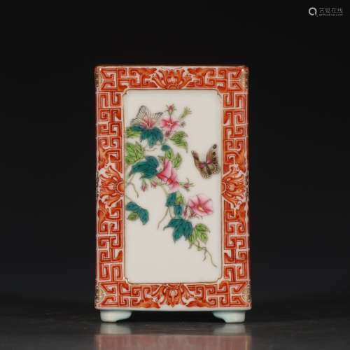 A Chinese coral Dragon Pattern Floral Porcelain Brush Pot