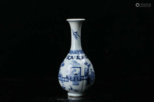 A Chinese Blue and White Floral Porcelain Vase