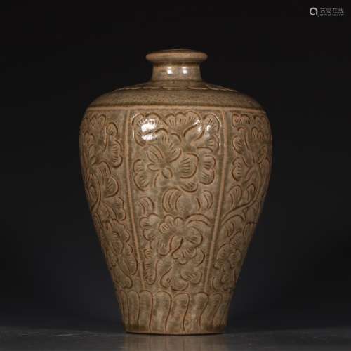A Chinese Yue Kiln Carved Porcelain Vase