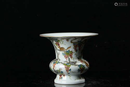 A Chinese Famille Rose Porcelain Slag bucket