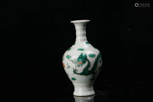 A Chinese Ge Kiln Dragon Pattern Porcelain Vase