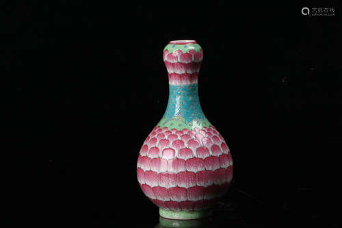 A Chinese Famille Rose Porcelain Garlic Bottle