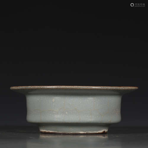 A Chinese Royal Kiln Porcelain Washer