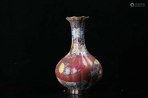 A Chinese Enamel Floral Porcelain Vase