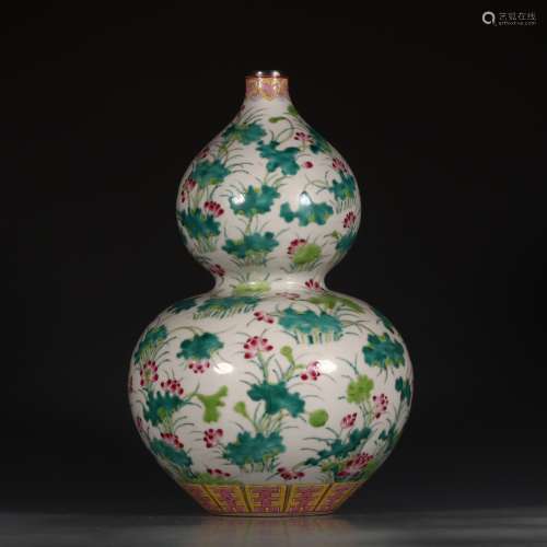 A Chinese Famille Rose Lotus Painted Porcelain Gourd-shaped Vase